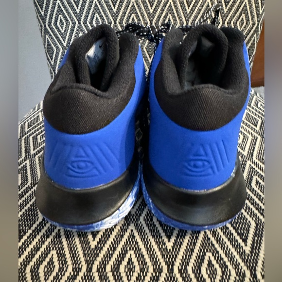 Nike Kyrie Flytrap IV men's basketball sneakers - Picture 3 of 7